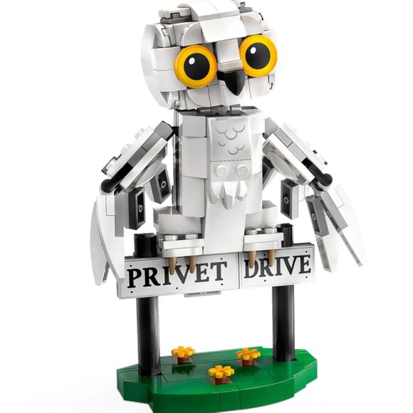 LEGO Harry Potter Hedwig at 4 Privet Drive Owl Figure 76425 - Picture 6 of 10